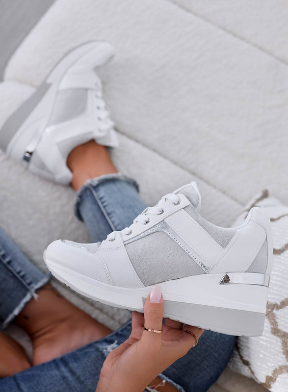 BARAN - Baskets blanches avec empiècements pailletés argentés et semelle compensée