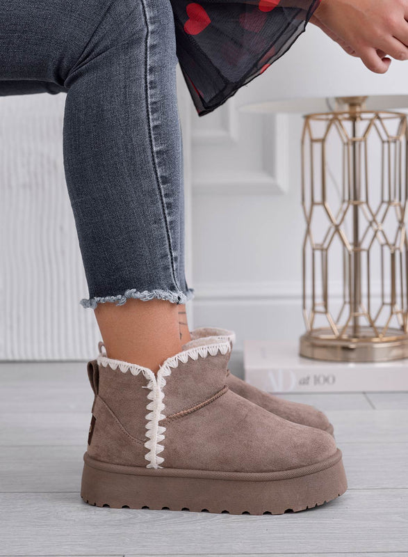 Bottines boue rembourrées avec bord brodé