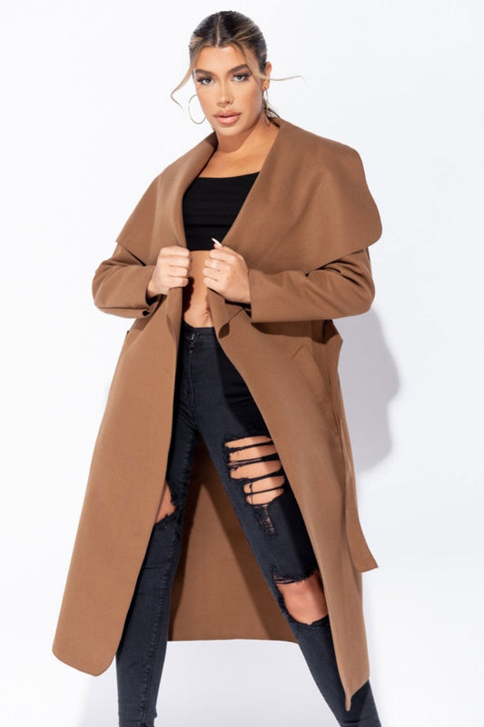 Cappotto lungo camel con laccio in vita