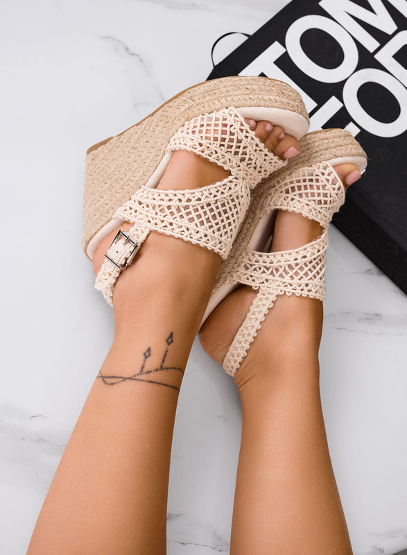 PEARL - Beige sandals with rope wedge and crochet weave