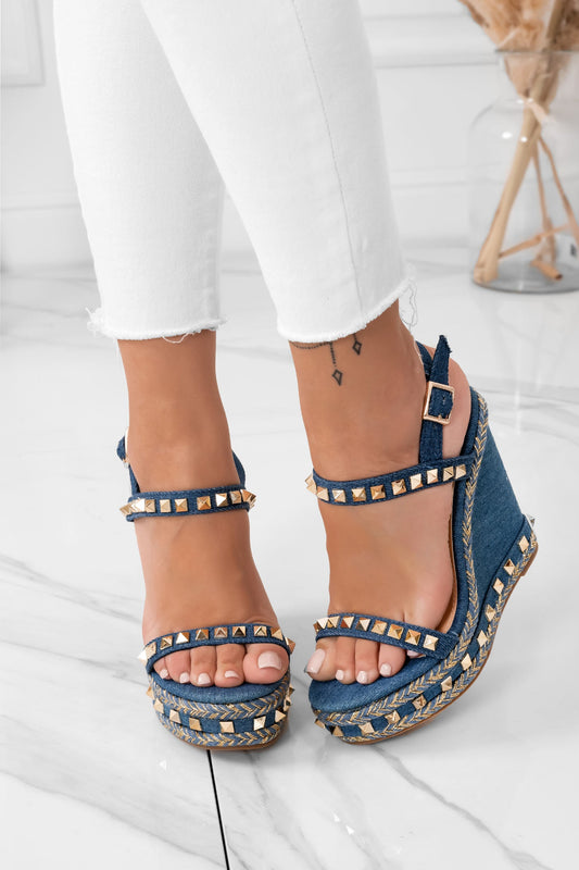 SABRINA - Sandales en denim bleu avec talon compensé et clous dorés