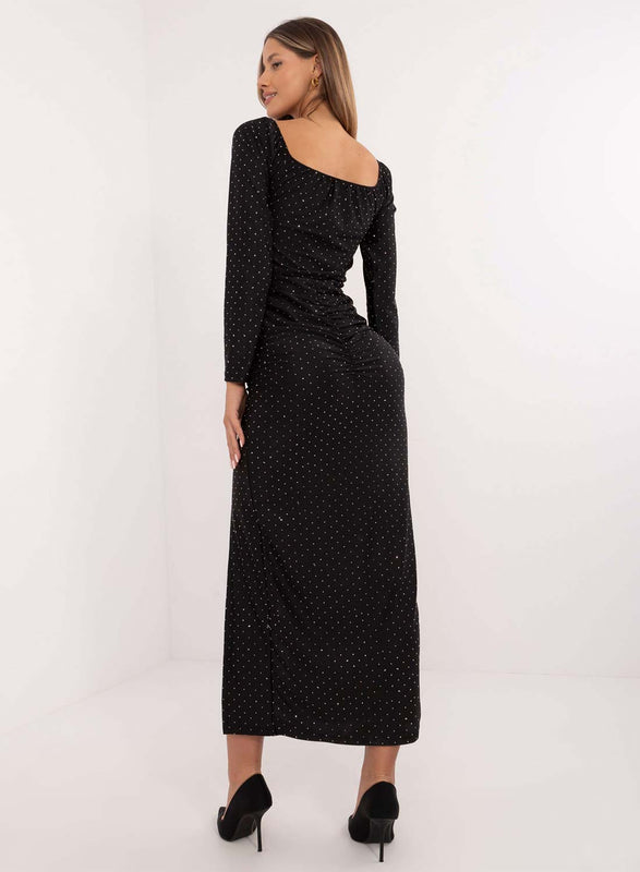 Robe longue noire avec fente latérale et strass dorés