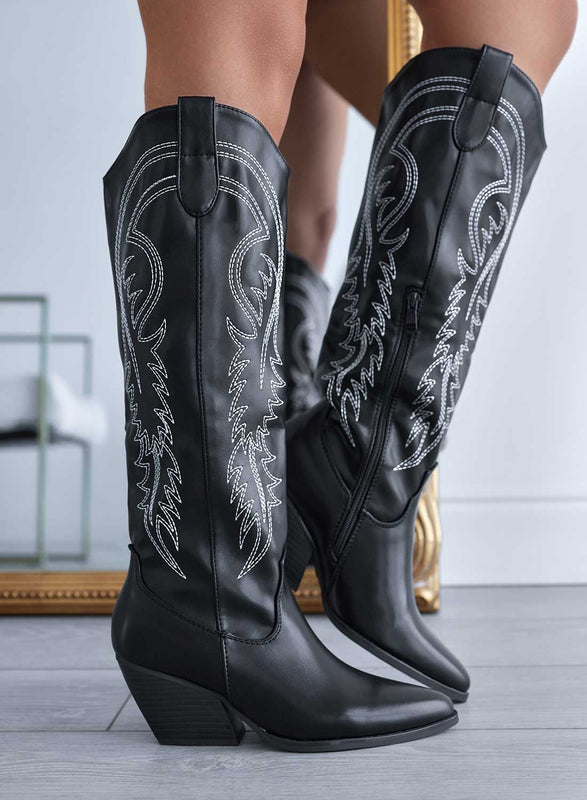 KARINA - Camper boots noires en simili cuir avec broderie blanche
