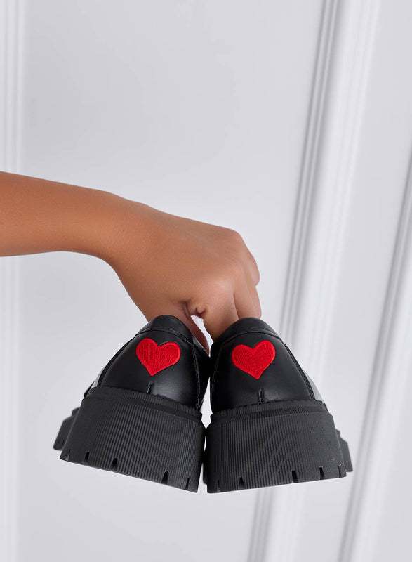 MARTINA - Mocassins noirs avec coeur rouge à l'arrière