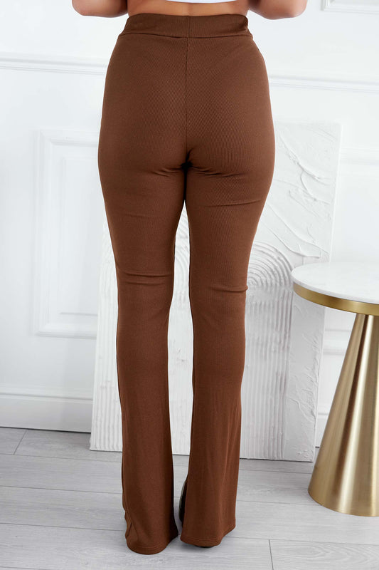 Pantalon côtelé marron avec fente