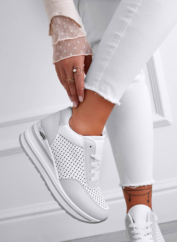 LUE - Baskets perforées blanches à semelle épaisse