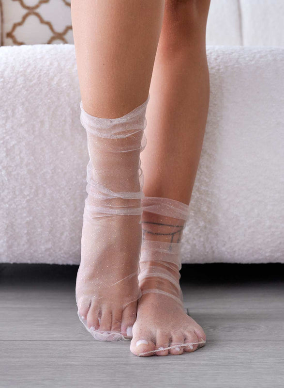 Chaussettes blanches en voile avec mini paillettes dorées