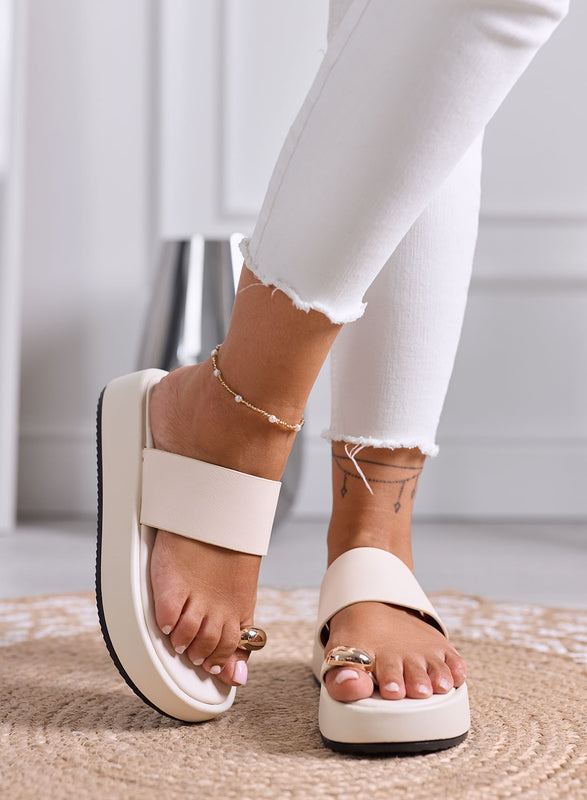 JUDITH - Sandali infradito Platform panna