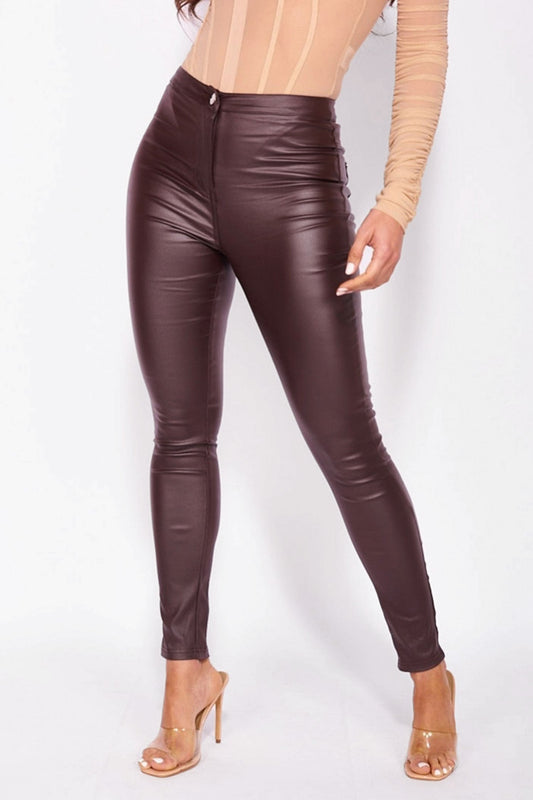 Pantalon skinny bordeaux en simili cuir