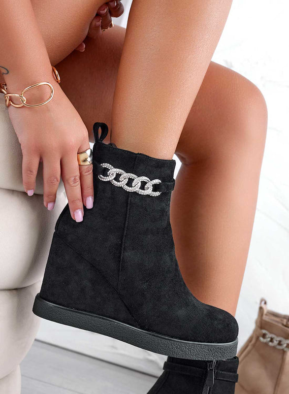 Black ankle boots with wedge heel and jewel chain