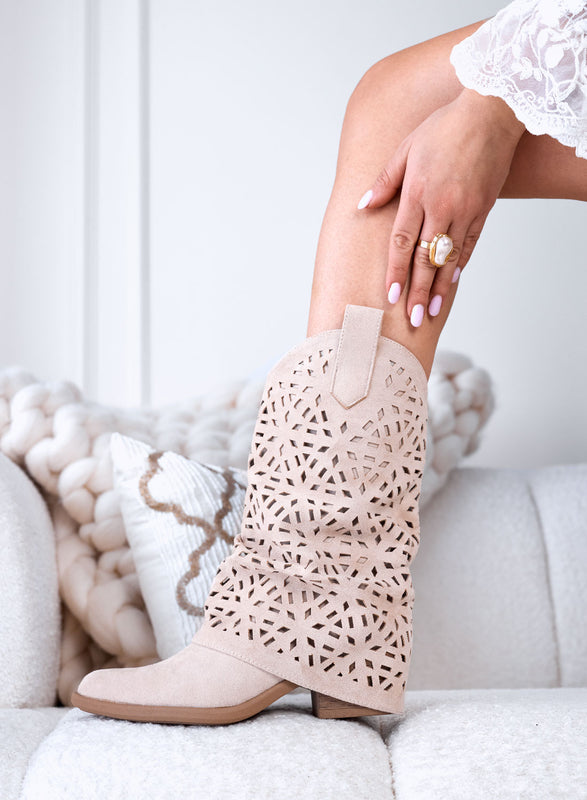 JULY - Bottines camperos beige en daim perforé avec revers
