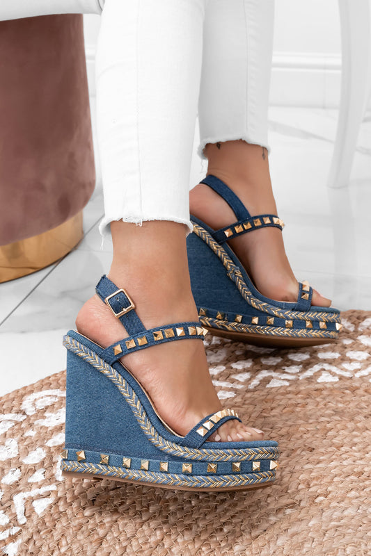 SABRINA - Sandales en denim bleu avec talon compensé et clous dorés