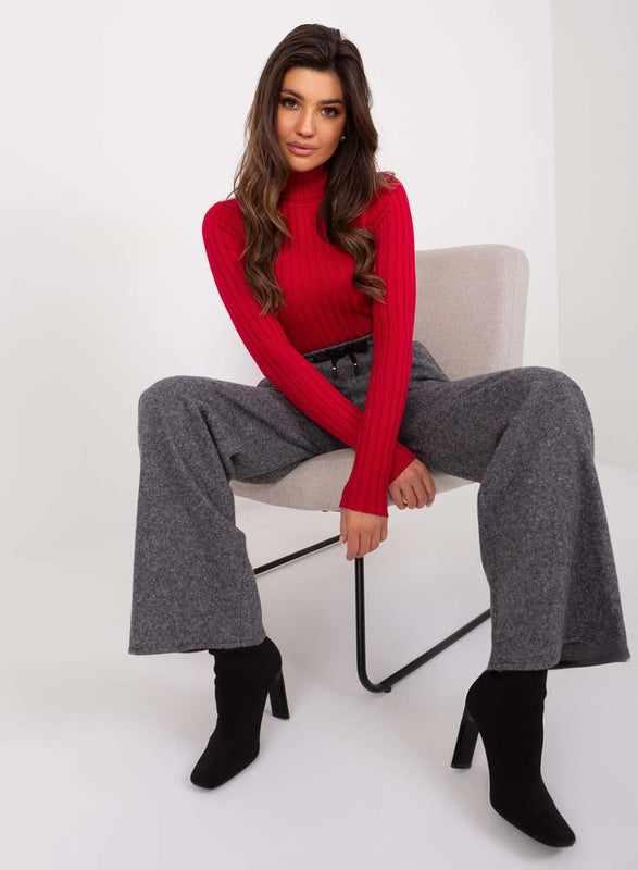 Pantalon gris avec ressort et cordon à la taille