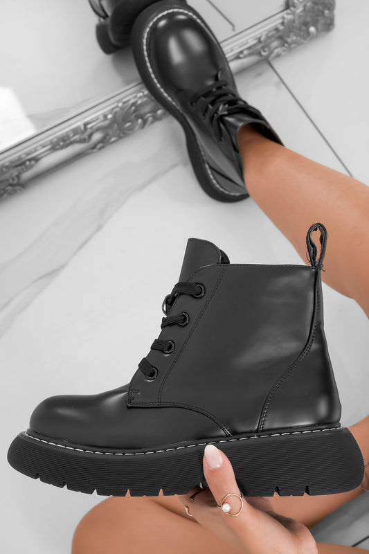 SVEVA - Bottines noires à lacets