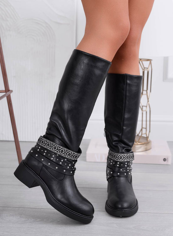 ALINA - Boots noires à studs et bande à motif