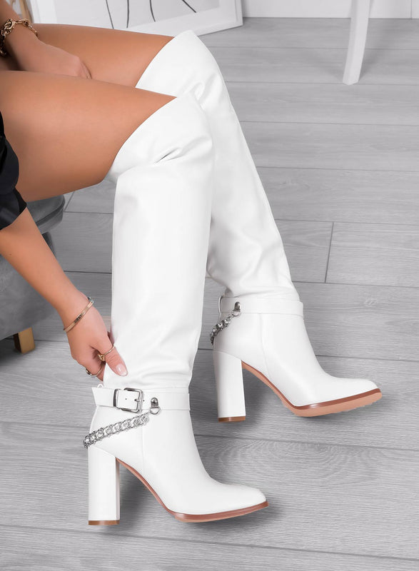 ALESSANDRA - Stivali bianchi Alexoo alla coscia con catena in strass