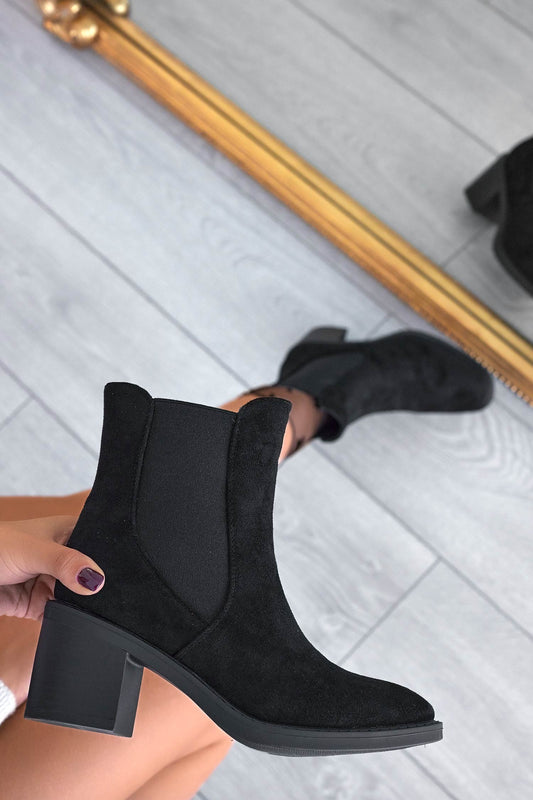 SCOTT - Bottines en daim noir avec élastique latéral