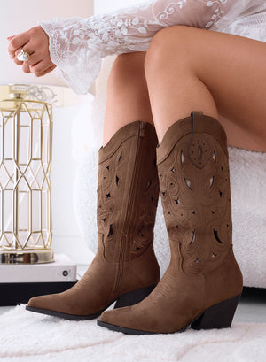 METRO - Brown summer perforated boots with embroidery effect