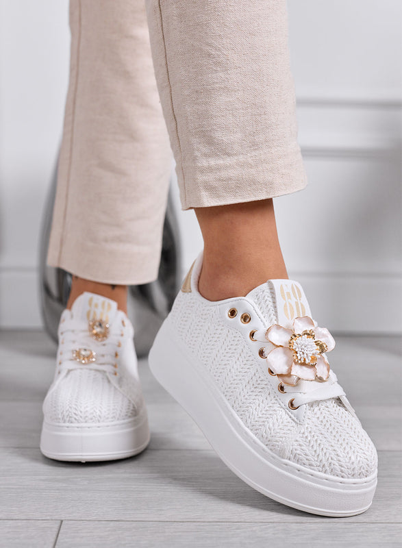 DOROTY - Sneakers bianche con Applicazioni fiore Gioiello e Suola Platform