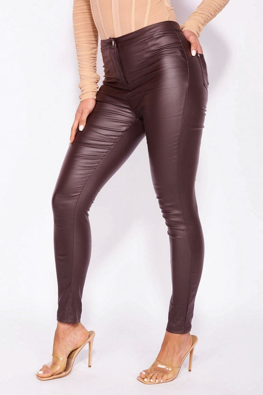 Pantalon skinny bordeaux en simili cuir