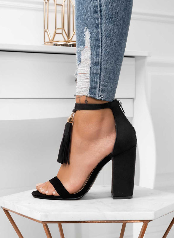 ZIVA - Sandales noires avec talon confortable et pendentif