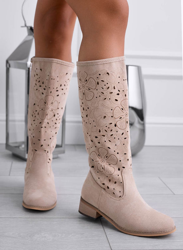 Bottes beige mi-mollet en daim perforé
