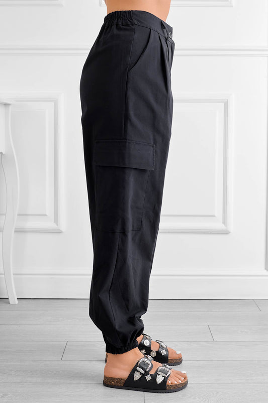 Pantalon cargo noir avec poches latérales