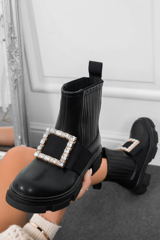 DORA - Bottines noires avec élastique et boucle à bijoux