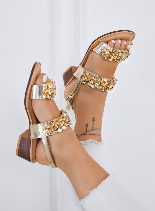 VITTORIA - Sandali oro gioiello con tacco basso e strass