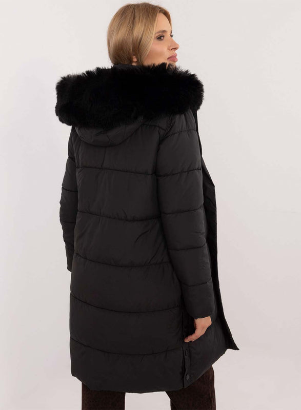 Manteau noir long, matelassé, avec capuche en fausse fourrure