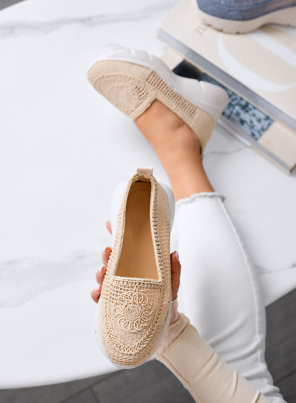 NASTIA - Mocasines beige Slip-on calados en crochet con suela chunky blanca