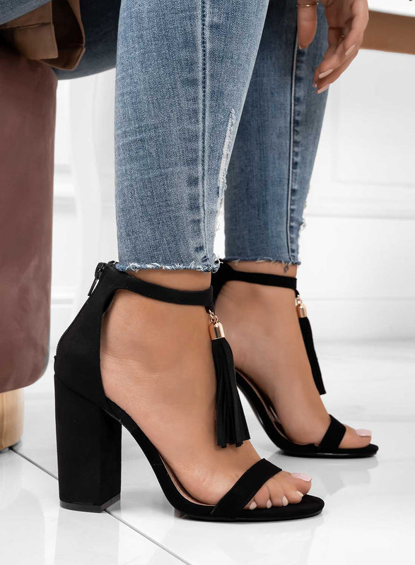ZIVA - Sandales noires avec talon confortable et pendentif