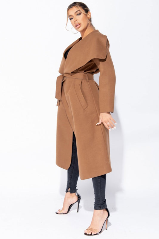 Cappotto lungo camel con laccio in vita