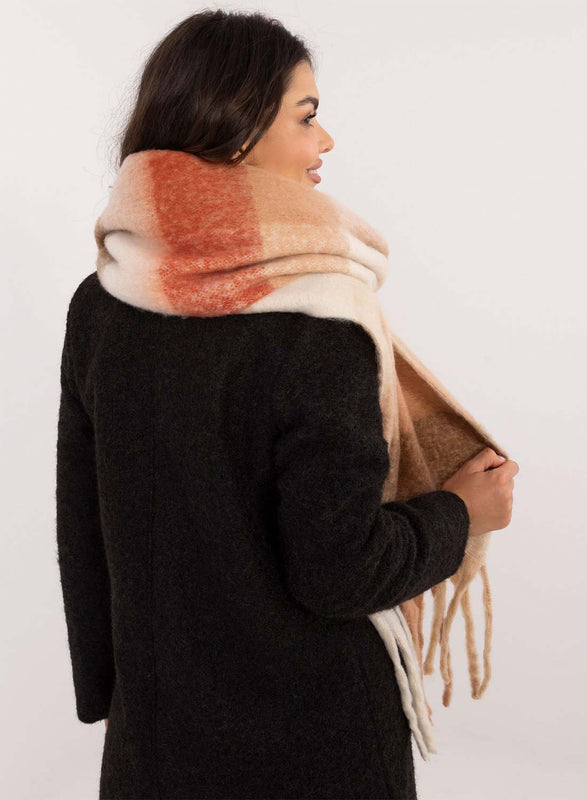 Écharpe oversize aux tons beige camel