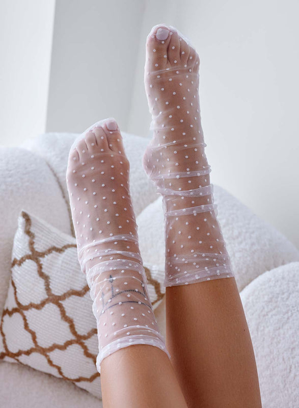 Chaussettes en voile blanches avec motif mini pois