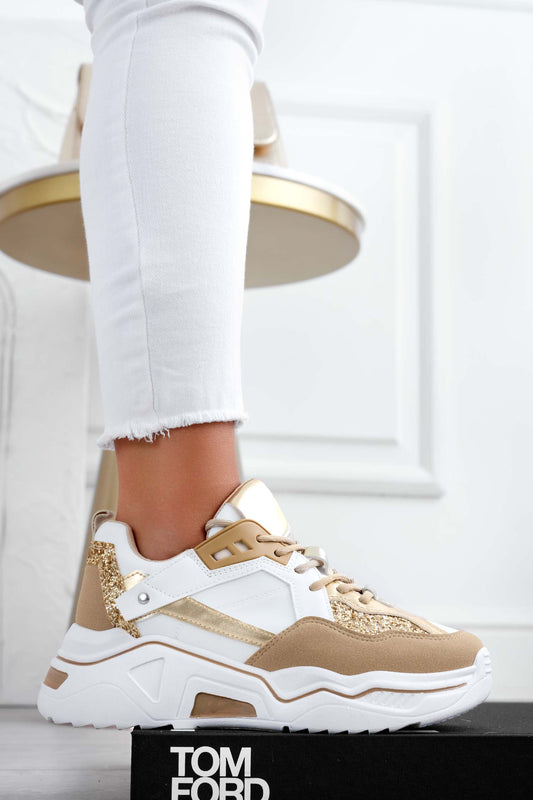 Sneakers con suola spessa ed inserti oro