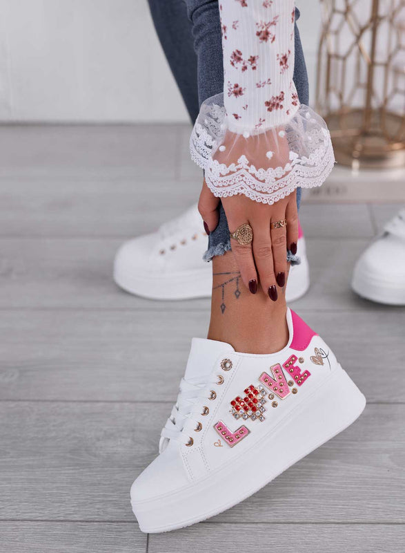 MIRTA - Baskets blanches avec talon fuchsia et inscription "love"