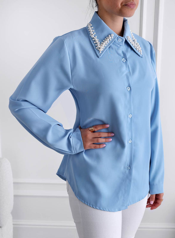 Chemise bleu clair à col ornementé