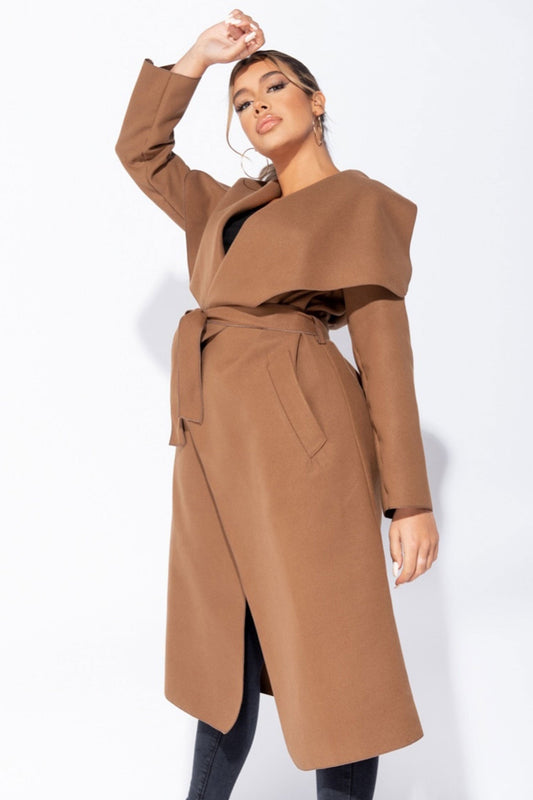 Cappotto lungo camel con laccio in vita