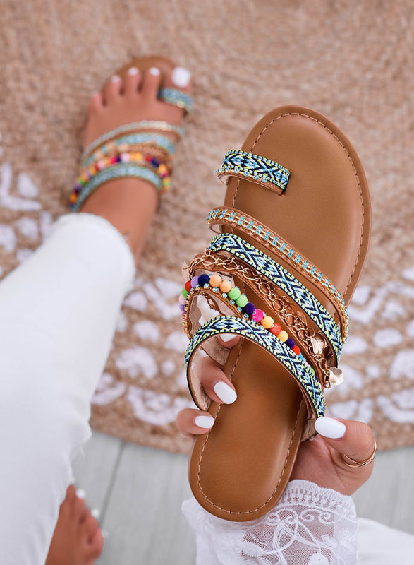 MARYLIN - Sandales tongs camel à brides avec breloques