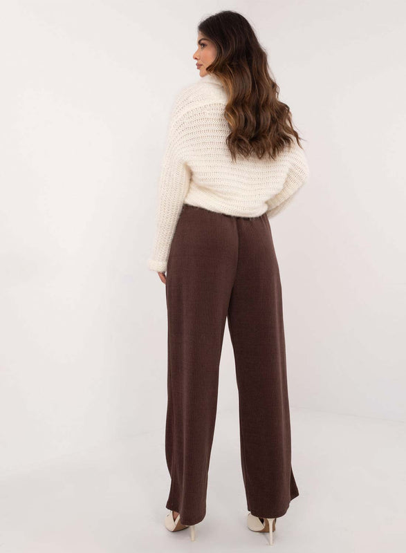 Pantalon marron en velours côtelé