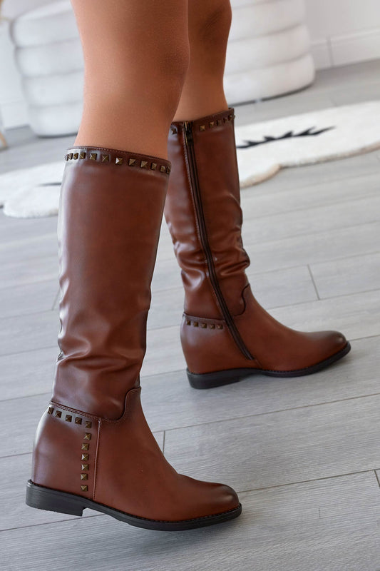 MILA - Bottes marron avec houe interne et clous