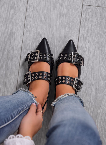 ANTONIA - Ballerines noires à bout pointu avec boucles et œillets au look rock
