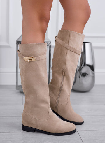 ARENA - Bottes beige en daim avec plaque dorée