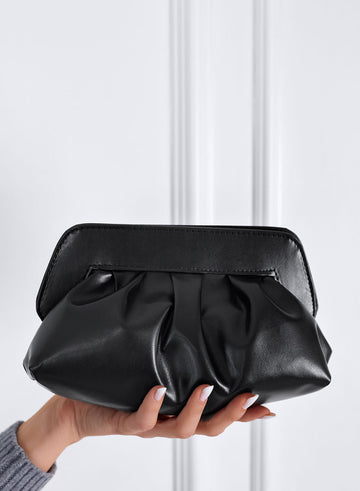 Pochette noire en similicuir avec chaîne