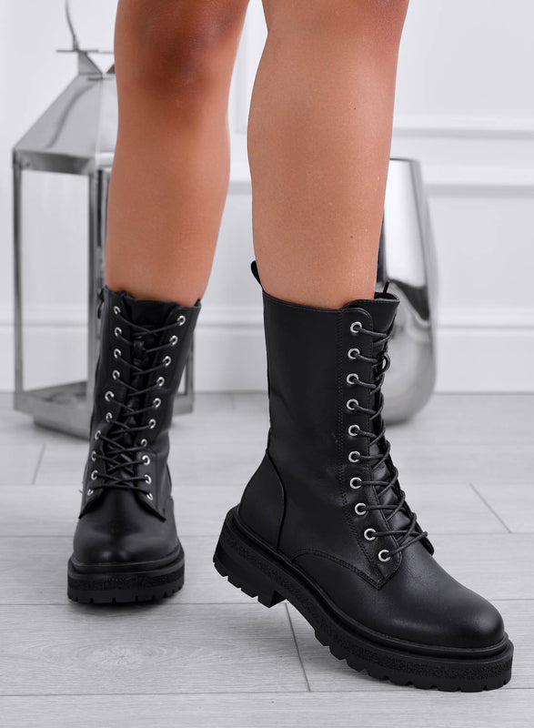 Bottines noires style militaire avec lacets