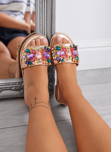 CLELIA - Sandalias joya tipo chancla color champán con piedras multicolor y suela baja