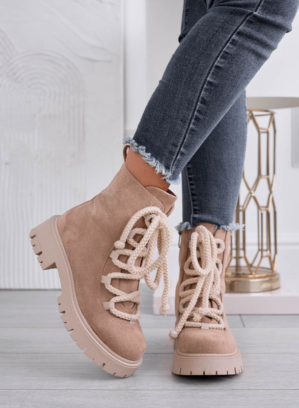 Bottines style militaire couleur boue avec lacets en corde beige