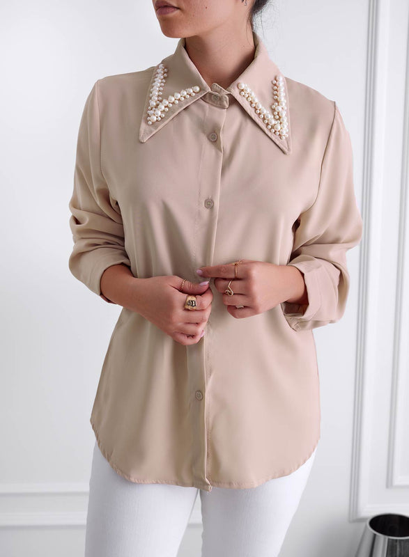 Chemise beige à col ornementé