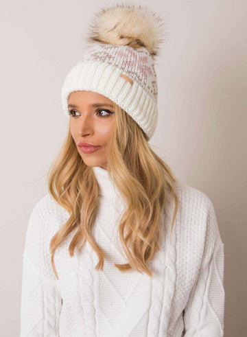 Chapeau beige bicolore matelassé avec pompon en fausse fourrure